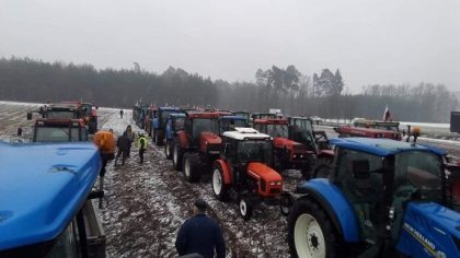 Rolnicy protestowali na drodze krajowej nr 11. (VIDEO)