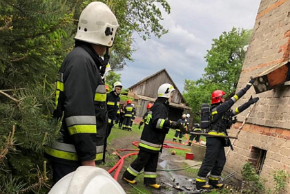 Kuchnia w płomieniach. Strażacy interweniowali w miejscowości Lubockie.