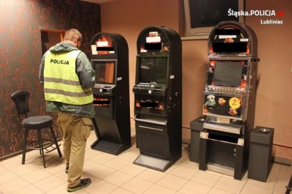 Oszuści wpadli w Koszęcinie. Nielegalne automaty do gier zabezpieczone przez policję.