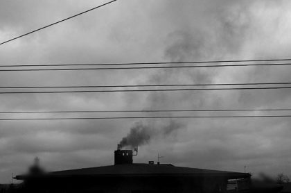 Drżyjcie “nieuczciwi palacze”! Miasto Lubliniec zamierza zakupić drona badającego skład dymu z kominów