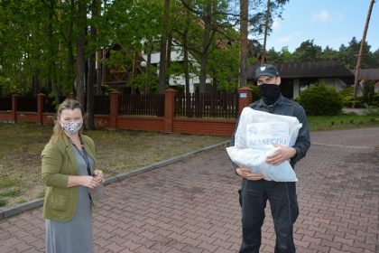 W Zakładach Karnych na terenie powiatu lublinieckiego praca wre! Kolejne maseczki trafiły do wolontariuszy