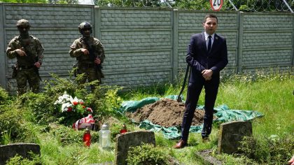 “Powrócił do swoich” – w Lublińcu pochowano ekshumowane szczątki żołnierza, który zginął 1 września 1939 roku [ZDJĘCIA]