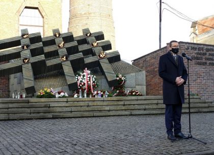 Pamięć o górnikach poległych w Kopalni “Wujek”. Premier Morawiecki z wizytą w Katowicach