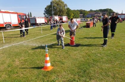 Młodzi strażacy z terenu powiatu lublinieckiego rywalizowali w Łagiewnikach Wielkich. Udany “Florek 2021”!