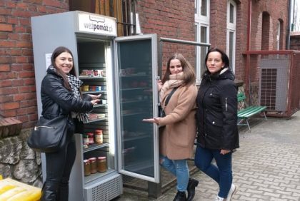 Społeczna lodówka w Lublińcu! Ruszył znakomity projekt zainicjowany przez trzy wolontariuszki