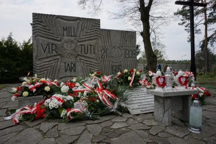 Obchody Narodowego Święta Trzeciego Maja na Cmentarzu Wojskowym w Lublińcu [zdjęcia, filmy]