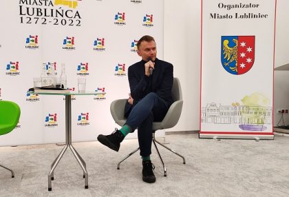 Lubliniec: Spotkanie autorskie z Piotrem Jaconiem – dziennikarzem TVN24, ojcem dziecka transpłciowego